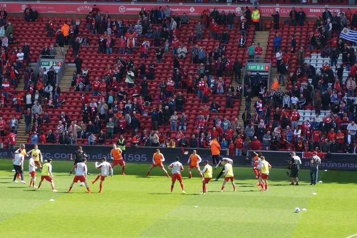 FM26逆天Bug，外场球员“闪现”至门前挡出对方主罚的点球（FM26离谱漏洞：外场球员瞬移到门前封出对手点球）