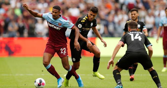 斯内德：姆巴佩会赢得2026年金球奖；没有人效力皇马时想离开（斯内德：看好姆巴佩2026夺金球；在皇马时无人想离开）