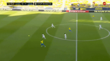 热议汪士钦红牌：对方踢人很隐蔽；染红动作太业余，狂性大发（汪士钦红牌引热议：对手隐蔽踢人遭质疑，染红举动显业余且情绪失控）