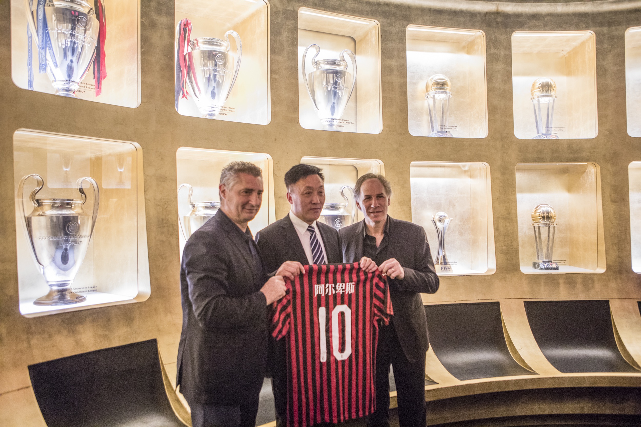 意甲主帅年薪榜：孔蒂、阿莱格里前2，斯帕莱蒂第4，齐沃第8（意甲主帅薪酬排名：孔蒂、阿莱格里包揽前二，斯帕莱蒂居第4，齐沃第8）