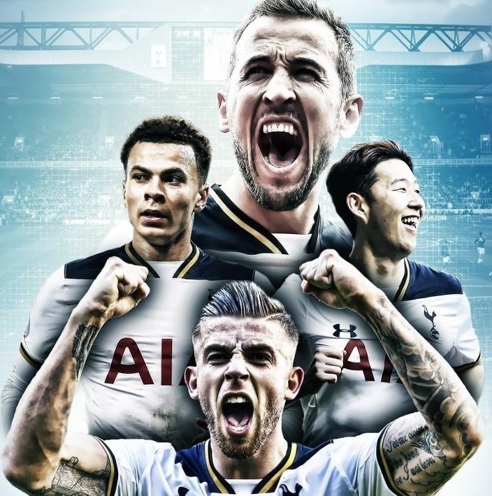 拿来吧你！柏林赫塔球员一把抢过对手教练给球员的战术小纸条（赛场突发：柏林赫塔球员当众夺走对方教练递给球员的战术纸条）