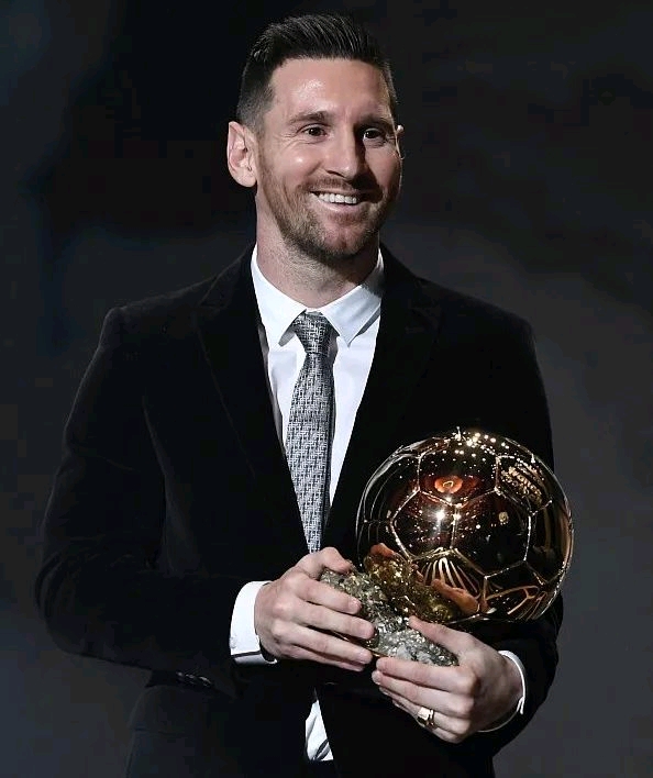 埃里克：从没犹豫过是否留在巴萨，很早就告诉经纪人我想续约（埃里克：留在巴萨毫不犹豫，早早就告诉经纪人要续约）