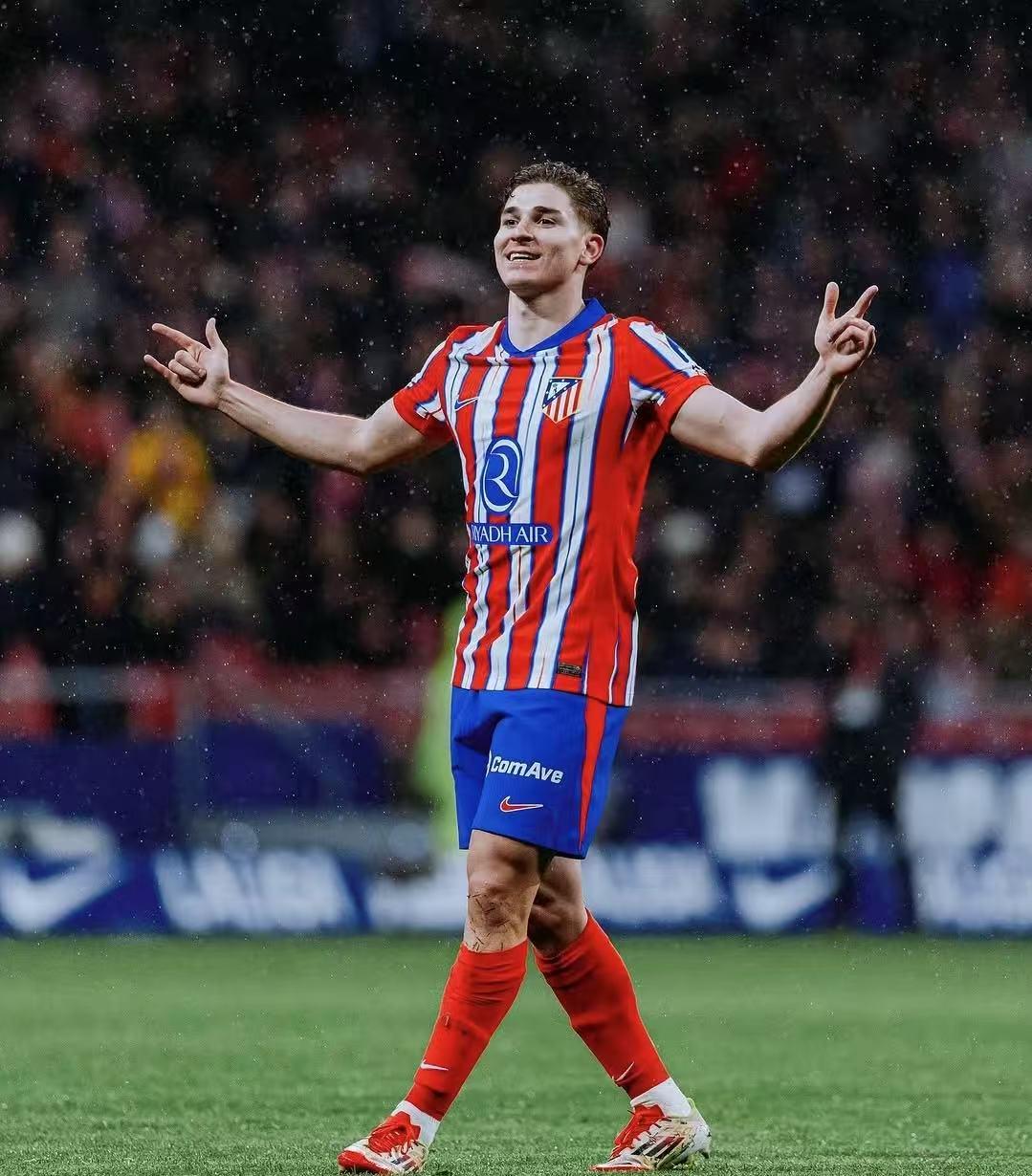 巴洛特利：现在的足球对抗更激烈，我认为自己仍能有出色表现（巴洛特利：如今足球对抗升级，但我依然能踢出高水准）