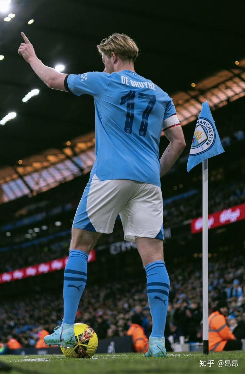 埃芬博格：拜仁前场三人能给卡尔空间，把他与梅西相比没好处（埃芬博格：拜仁锋线三人能为卡尔创造空间，与梅西作比较没有意义）