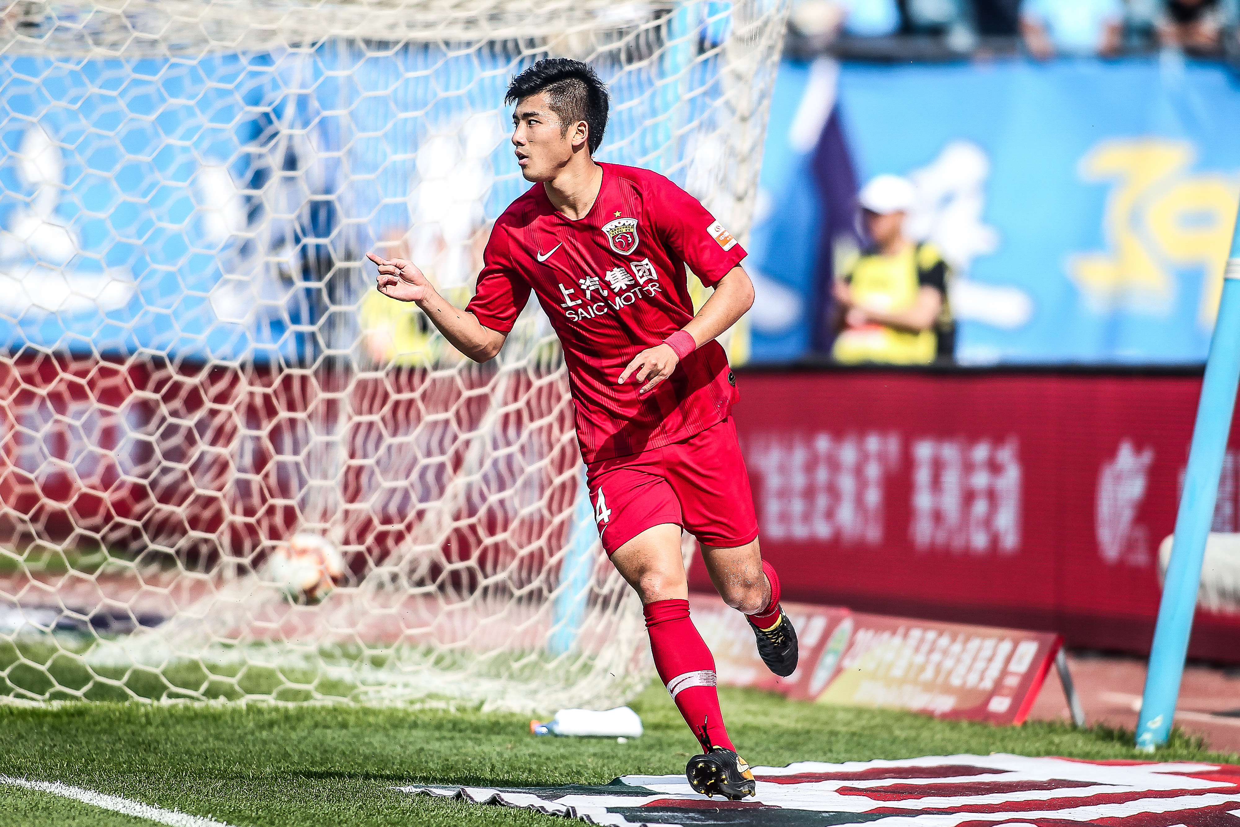 可圈可点！乔治三分7中4贡献赛季新高23分（乔治手感火热！三分7投4中砍下赛季新高23分）