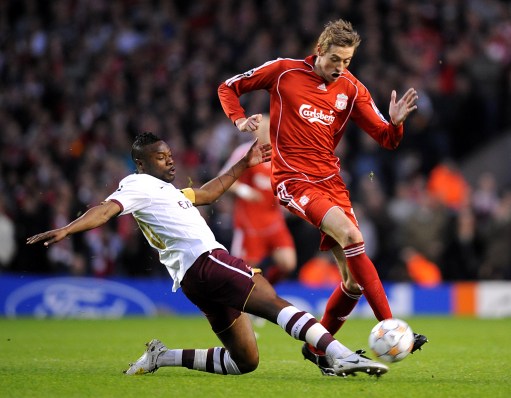 比赛结束后球员激动落泪（终场后球员喜极而泣）