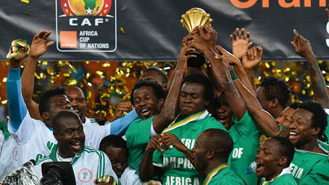 世体：巴萨已提交申请，希望在11月29日对阿拉维斯时重返诺坎普（世体：巴萨提交申请，计划在11月29日对阵阿拉维斯时回归诺坎普）