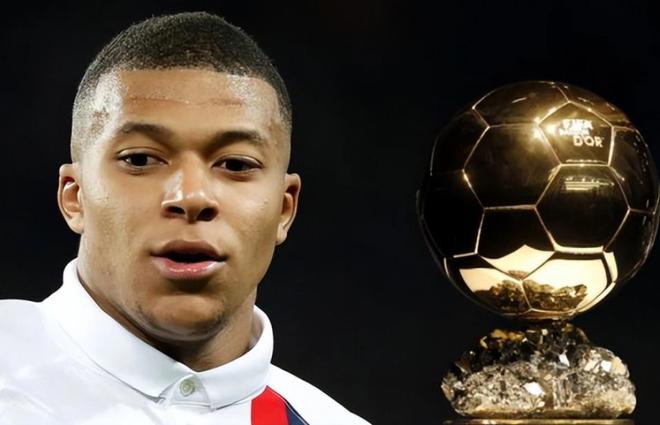 足球国足忙碌备战，训练场加练至夜晚（国足全力备战，训练加练到深夜）