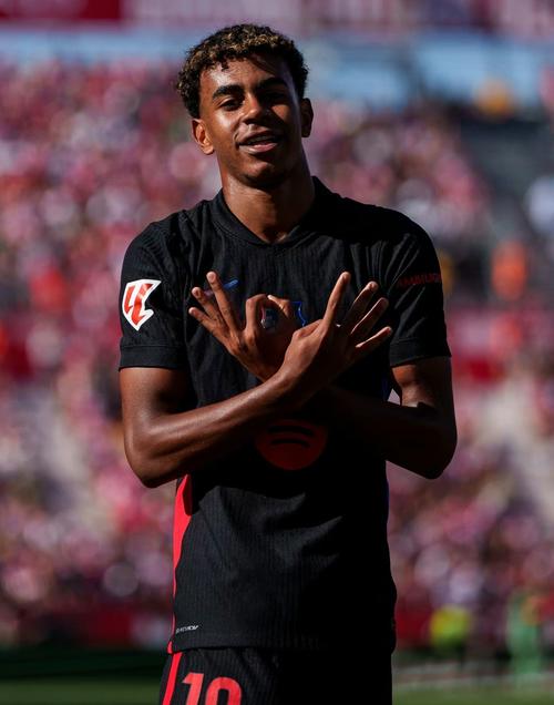 官方：拜仁女足与日本女足国脚谷川萌萌子续约至2029年（拜仁女足官宣与日本国脚谷川萌萌子续约，合同至2029年）