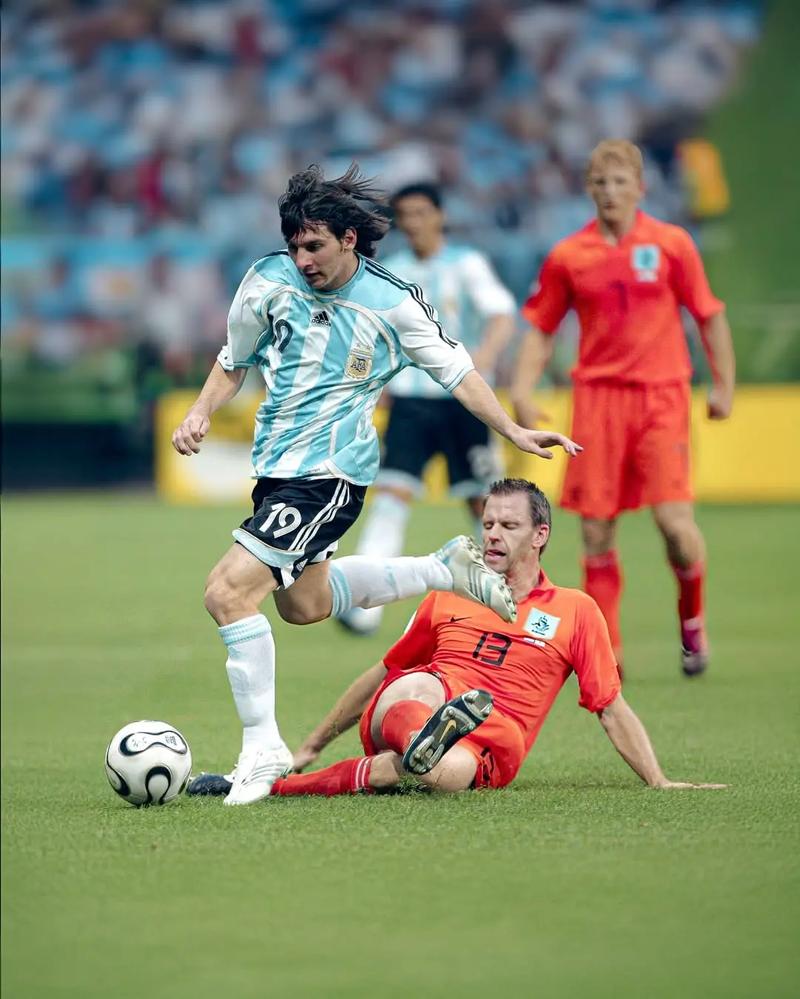 王大雷：九哥回来后带队打出了泰山精神，瓦科没拿金靴可惜（王大雷感慨：九哥回归激活泰山精神，遗憾瓦科与金靴擦肩）