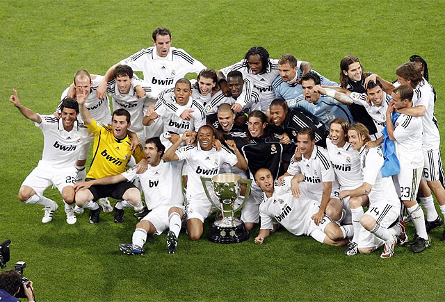 在辉煌与遗憾之间：科斯蒂亚的告别与自白（荣光与缺憾的交界处：科斯蒂亚的告别自述）