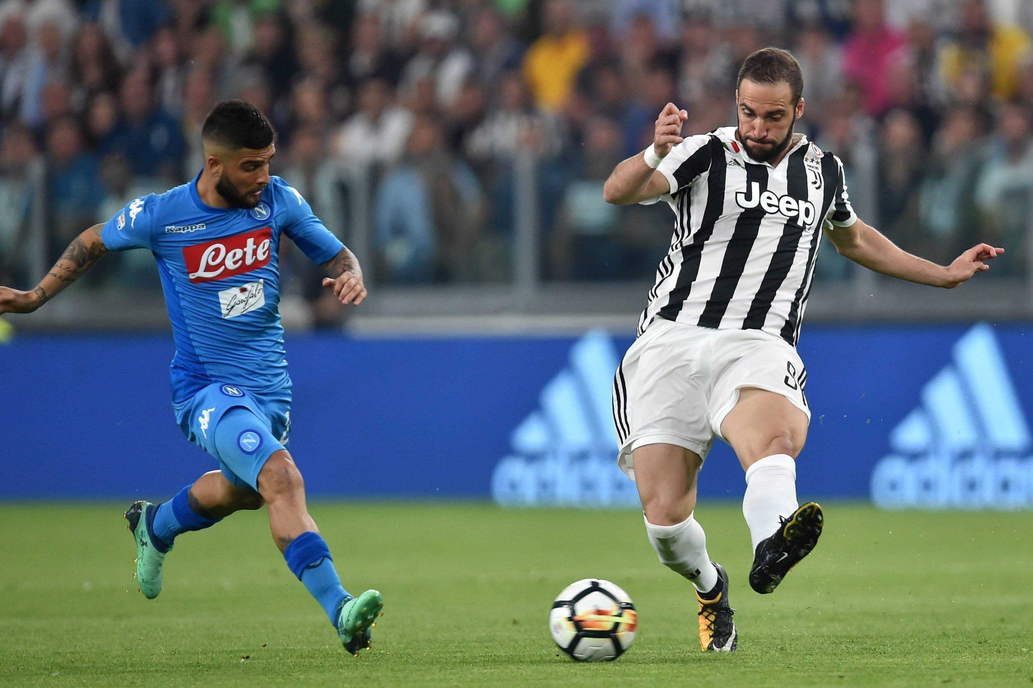 斯基拉：尤文将给伊尔迪兹500-550万年薪，加与欧冠挂钩奖金（斯基拉：尤文拟为伊尔迪兹提供500万至550万年薪，另含与欧冠挂钩的奖金）